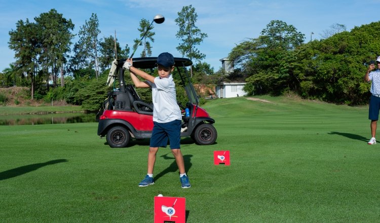 El torneo de golf se realiza en dfierentes categorías. Foto: Cortesía