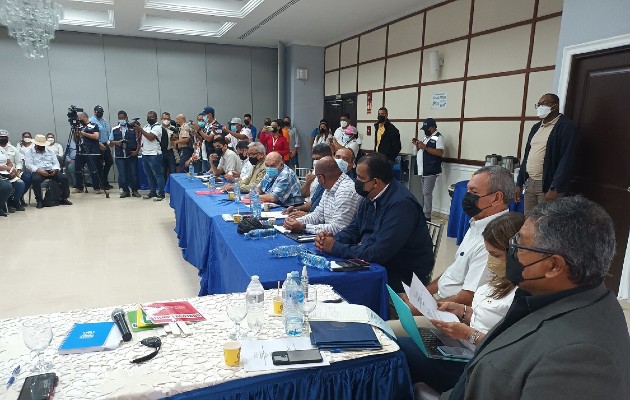El defensor del Pueblo Eduardo Leblanc, a solicitud de la Anadepo, dirigió la mesa de diálogo. Foto: Melquiades Váquez 