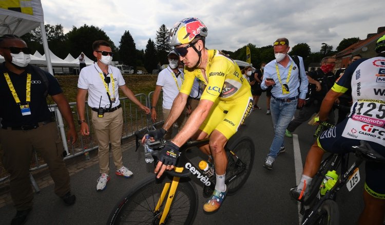 El  belga Wout van Aert, con la camiseta amarilla. Foto: EFE