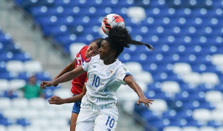 Marta Cox (10) tuvo buen partido contra Costa Rica. Foto:EFE