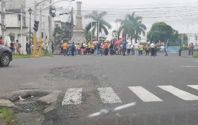 Los docentes de la provincia de Colón también apoyan las protestas de la ciudad capital. Foto. Diomedes Sánchez