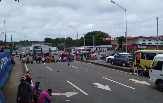 El cierre actual de la vía interamericana genera pérdidas millonarias y afecta de manera indirecta a más de 50 mil personas.. Foto. José Vásquez