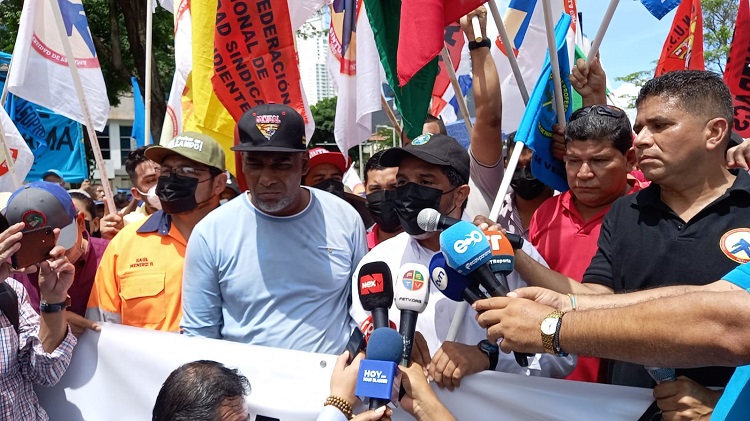 La Alianza Pueblo Unido siguió desarrollando sus manifestaciones en la 5 de mayo y otros puntos de la capital. Foto: Víctor Arosemena