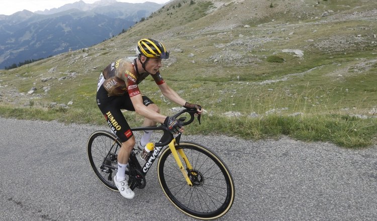 Jonas Vingegaard, tomó el liderato del Tour de Francia. Foto:EFE