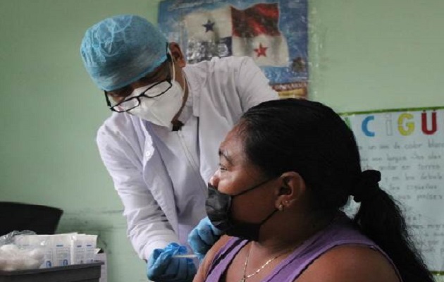 En el caso de la vacuna de la influenza, se han aplicado hasta la fecha 29,555 dosis. De ese total, 3,526 se inocularon en abril, 15,096 en mayo y 10,933 en junio. Foto. CSS