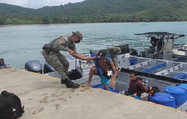 Las autoridades nop han dado a conocer la nacionalidad de los 13 migrantes irregulares. Foto. Senafront