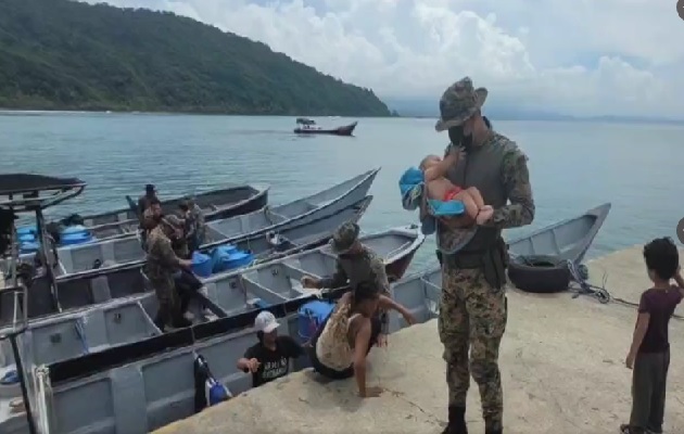 Entre los migrantes habían ocho menores de edad. Foto. Senafront