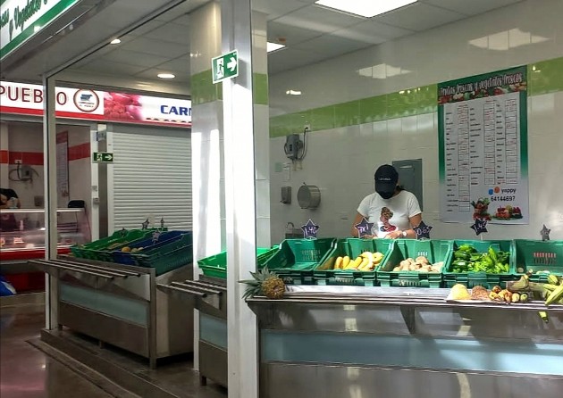 Dos camiones llegaron cargados de mercancía como zanahorias, apio, cebolla, lechuga, repollo, remolacha y papas. Foto/Thays Domínguez