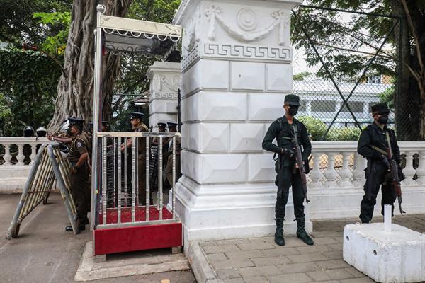 Soldados custodiando el palacio presidencial. Foto: EFE