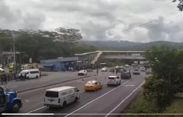 Estos cierre de calles en Chiriquí han provocado el  desabastecimiento de alimentos en la ciudad capital, así como la pérdida de clases en todo el país. Foto. Cortesía