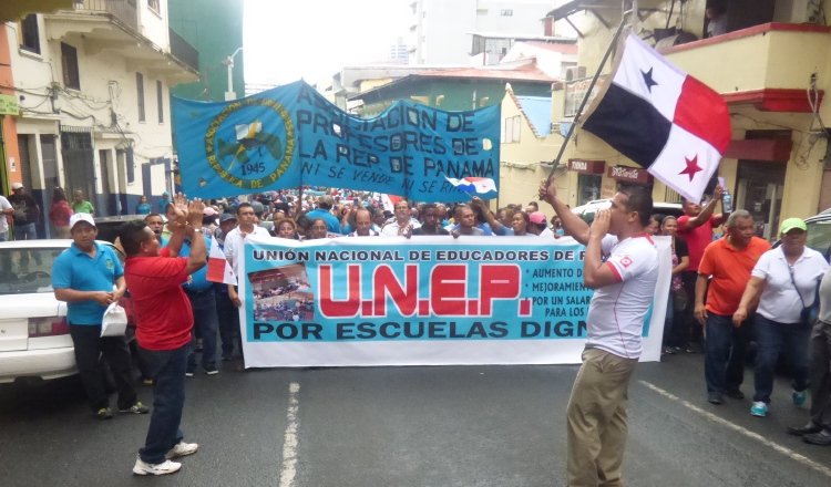 Marcha liderada por la Unión Nacional de Educadores de Panamá. Foto: Jesús Simmons