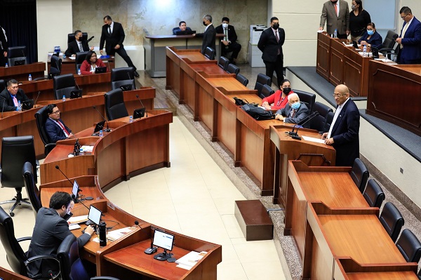 Héctor Alexander tenía tiempo que no realizaba una aparición pública, en medio de la ola de protestas que han estremecido al país. Foto: Cortesía MEF
