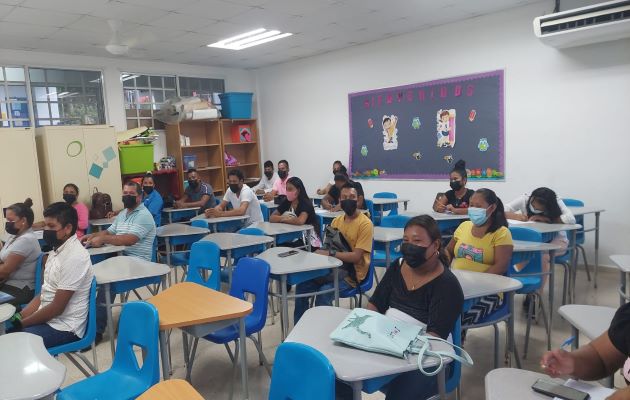 La educación de jóvenes y adultos se ofrece a la población mayor de 15 años que no ha tenido la oportunidad de recibir la enseñanza. Foto: Cortesía Meduca