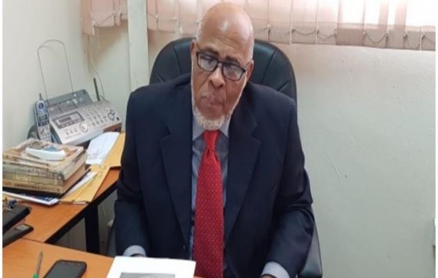 Profesor Garrit Geneteau, catedrático de la Facultad de Comunicación Social de la Universidad de Panamá.