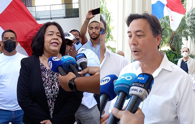 Mariben Gordón y Melitón Arrocha acudieron este domingo al Tribunal Electoral. Foto: Víctor Arosemena