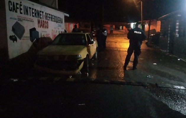 Al sector de "Custori" en la comunidad de Villa del Caribe, llegó la Policía Nacional, quien procedió a cerrar todo el perímetro. Foto. Diomedes Sánchez