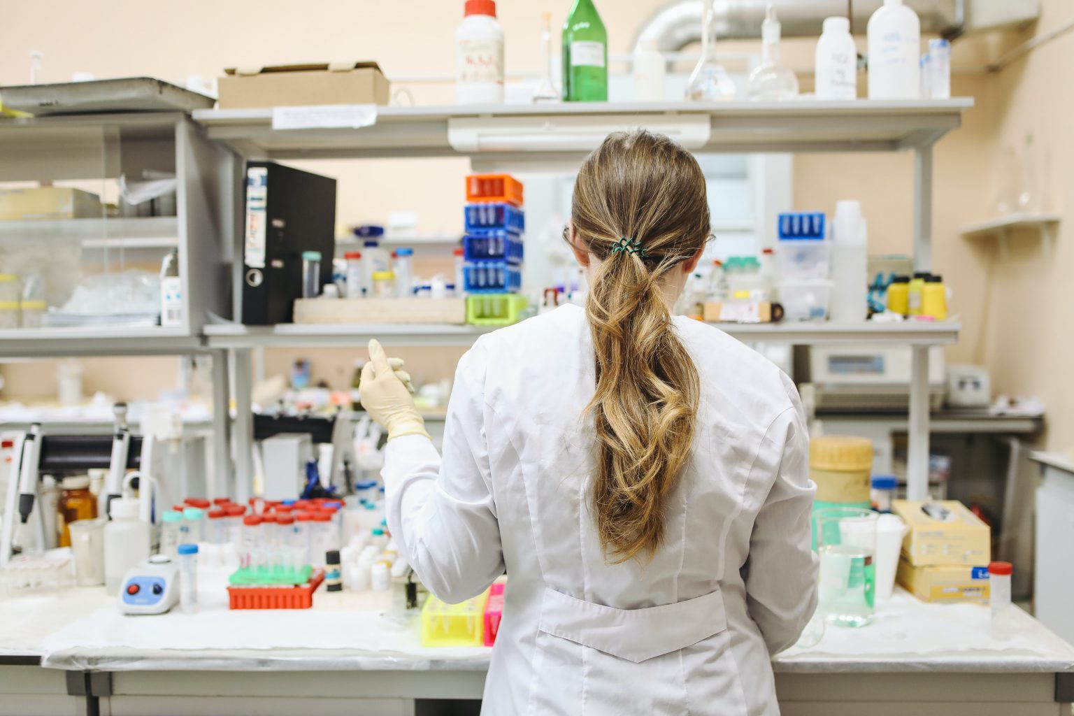 Los laboratorios investigan, desarrollan y suministran medicamentos. Foto: Cortesía