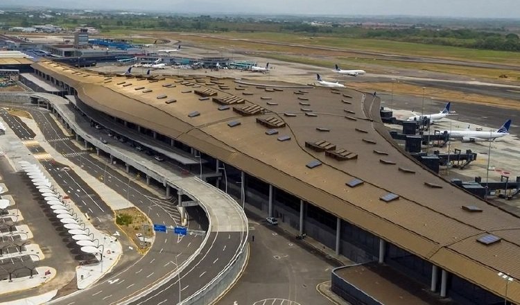 El procesamiento de pasajeros y de llegada y salida de vuelos a través de la Terminal 2 comenzó el  22 de junio del presente año. Foto: Cortesía Aitsa