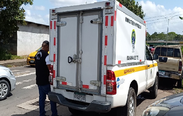 El cuerpo fue ubicado en una de las vías internas del corregimiento de Arraiján cabecera y que conduce hacia la Policlínica ´Dr. Blas Gómez Chetro’ de la Caja de Seguro Social (CSS). Foto. Eric Montenegro