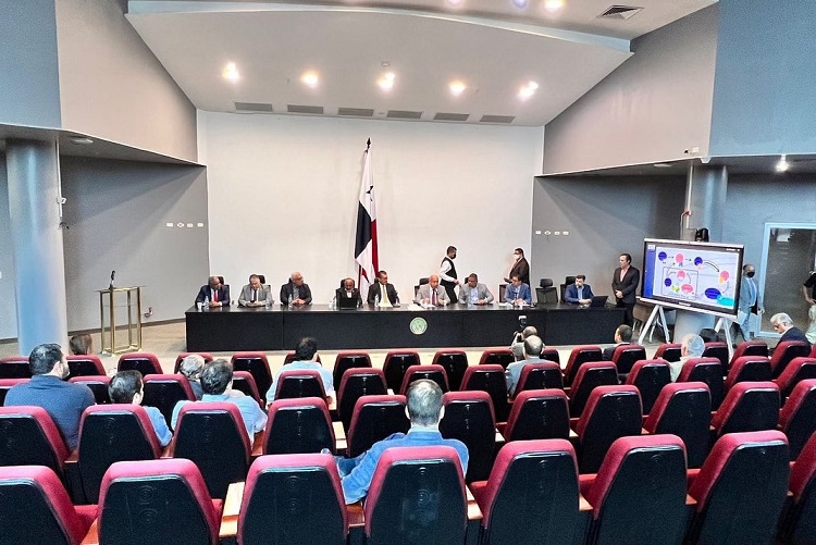 La audiencia pública fue transmitida por la televisora de la Asamblea y el presidente Crispiano Adames prometió el desarrollo de otras. Foto: Cortesía Asamblea Nacional