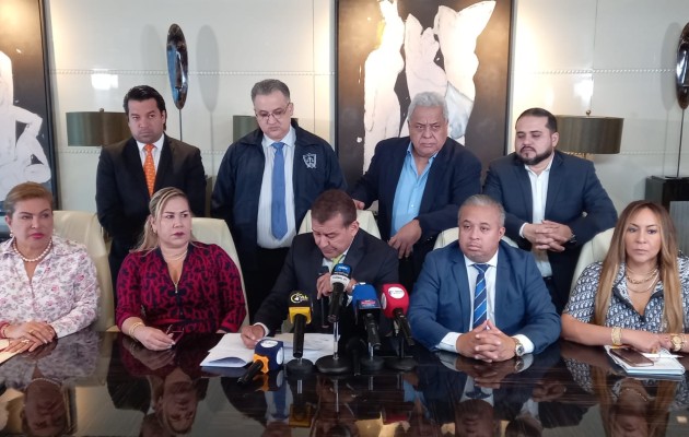 El equipo legal denunció la falta de idoneidad de la  jueza Marybeth Álvarez. Foto: Víctor Arosemenaa