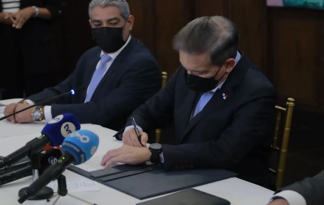 El ministro de salud presentará el anteproyecto en el Consejo de Gabinete. Foto: Cortesía Presidencia