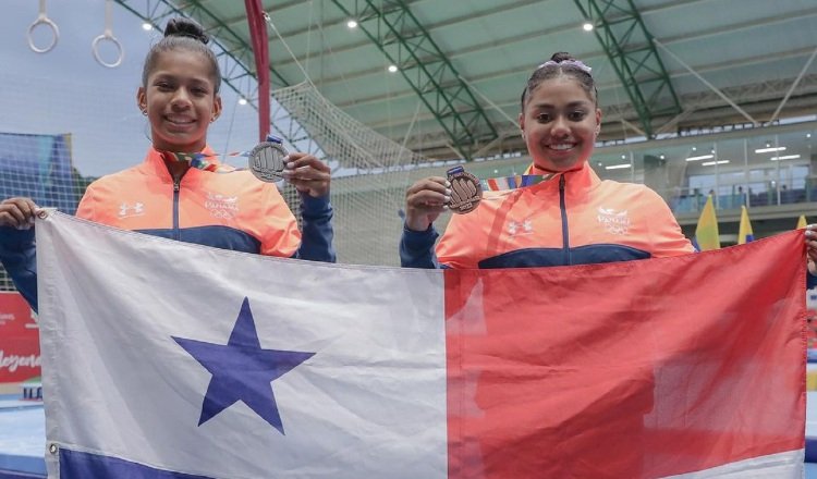 Karla Navas y Hillary Heron, selección nacional de gimnasia. Foto: COP