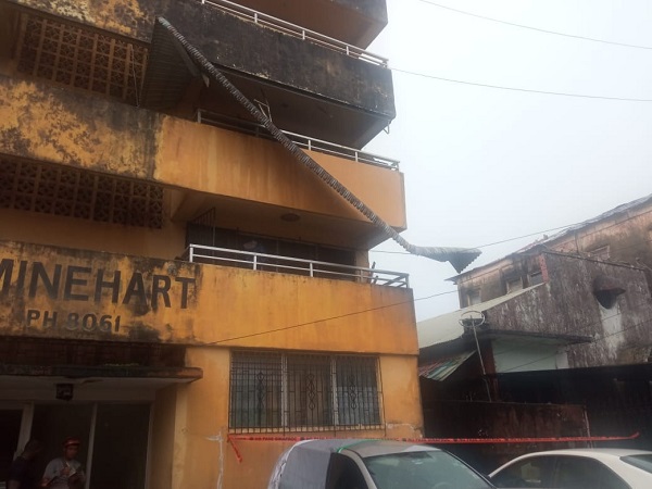 Daño sufrido por un edificio en Barrio Norte, Colón. Foto: Cortesía Sinaproc