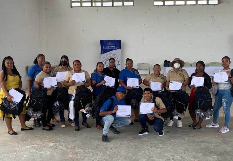 También recibieron maletín con insumos, botas montañeras, sombreros y otros implementos. Foto: Diomedes Sánchez