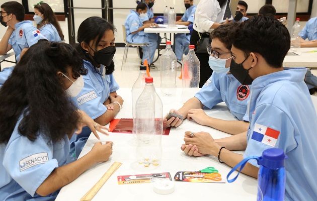 Los jóvenes realizarán pruebas de conocimiento teórico y práctico. Foto: Senacyt