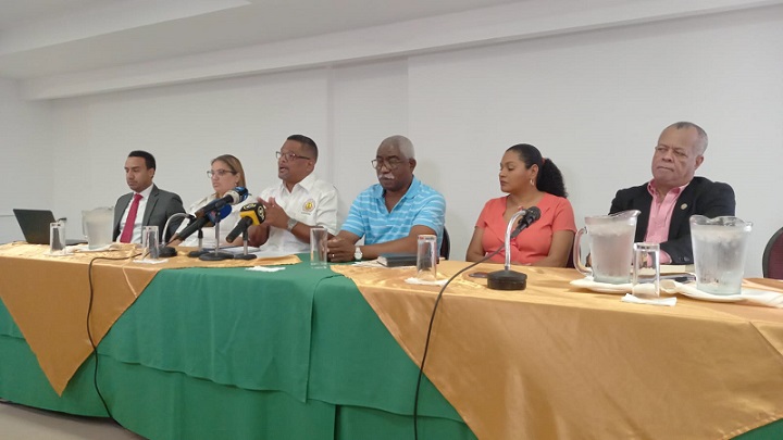 La conferencia se realizó la mañana de hoy en un hotel de la localidad. Luis Avila.