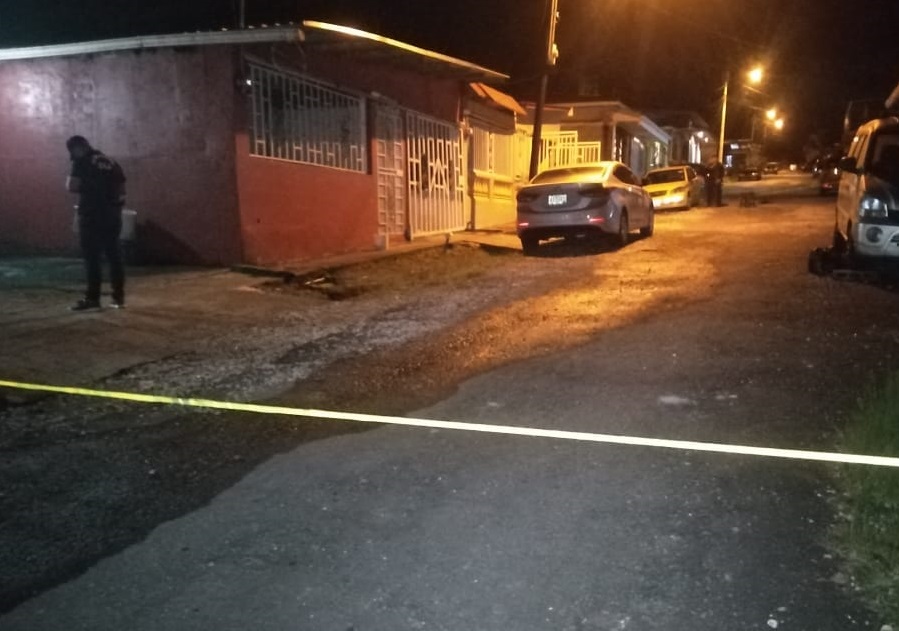 La Policía Nacional acordonó el área del ataque armado. Foto: Diomedes Sánchez