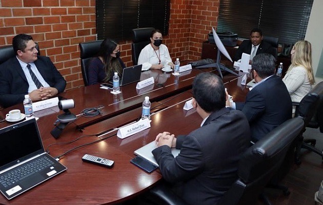 En la reunión se presentó el plan de conectividad nacional. Foto: Presidencia