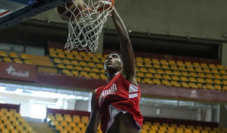 Erik Romero del seleccionado panameño en los entrenamientos. Foto: Fepaba