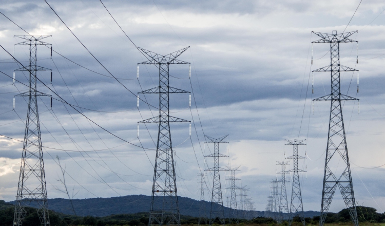 La nueva línea de transmisión será de doble circuito en 500 KV de aproximadamente 330 Km de longitud.