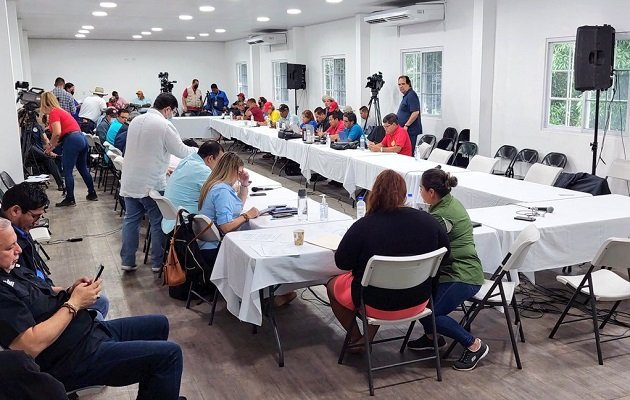 Empresarios han solicitado en reiteradas ocasiones ser incluidos en la mesa de diálogo. Archivo.