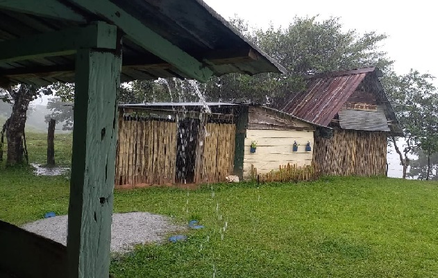 La Policía Nacional de Veraguas, fue alertada de lo ocurrido y se presentaron al lugar de los hechos dando con la aprehensión de un sujeto, el cual pudiera guardar relación con el hecho de sangre. Foto. Melquiades Vásquez