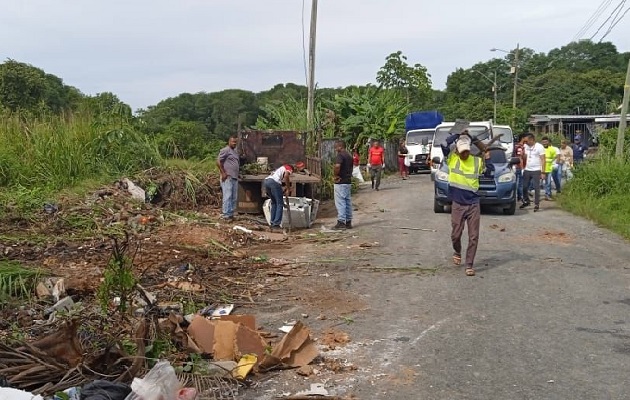 Realizaron operativos de limpieza en lotes donde se depositaba basura ilegalmente. Foto. Eric Montenegro Realizaron operativos de limpieza en lotes donde se depositaba basura ilegalmente. Foto. Eric Montenegro
