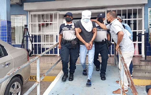 El abogado de los imputados, Andrés Góndola, dijo que apelara la decisión del juez de Garantía, considerando que la fiscalía se “ensañó” con los jóvenes padres, además de armarse un show. Foto. Eric Montenegro