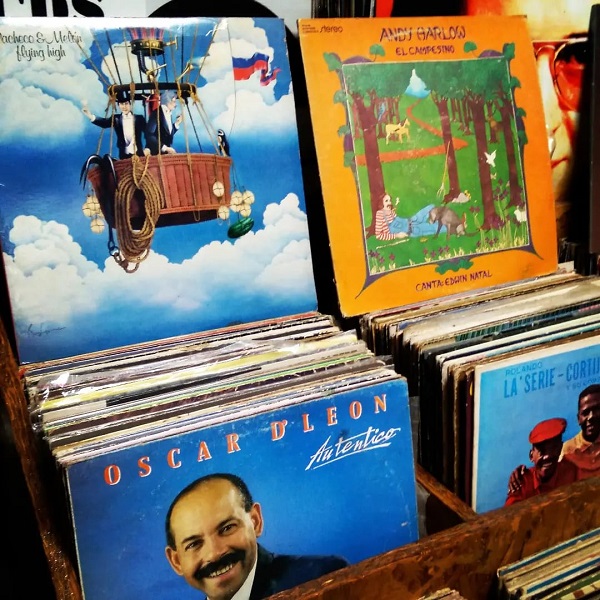 Los discos de género salsa siguen siendo los más buscados. 