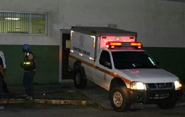 El cuerpo fue trasladado a la Morgue Judicial de Colón. Foto. Diomedes Sánchez