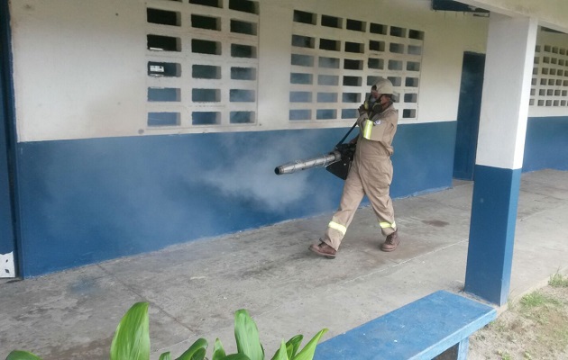 Han intensificado los programas de fumigación en la provincia de Colón. Foto. Diomedes Sánchez