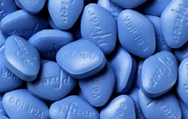 La viagra ayuda a tratar la disfunción eréctil.