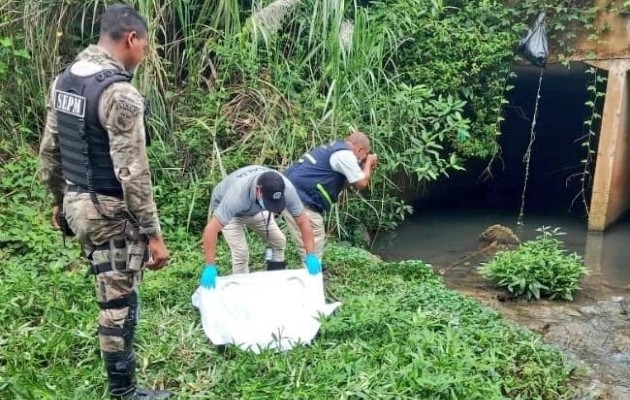 La zona donde se encontró el cuerpo fue acordonada por  unidades del (Senan). Foto: Eric A. Montenegro 