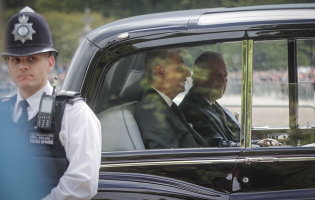 Carlos a su llegada al palacio de Buckingham. Foto: EFE