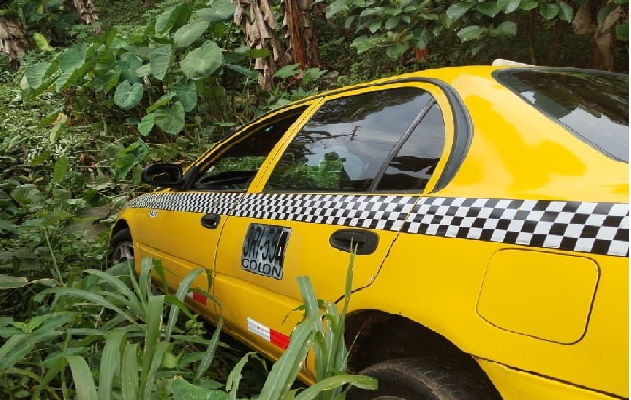 El conductor del taxi herido fue identificado como Emanuel Picado, de 25 años de edad. Foto. Diomedes Sánchez