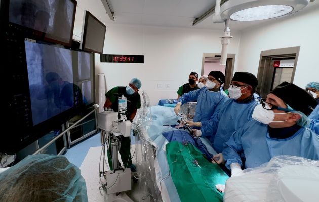 En este procedimiento el paciente está en una sedación con anestesia local. Foto: CSS