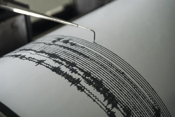 El hipocentro del terremoto fue localizado a 61 kilómetros de profundidad.
