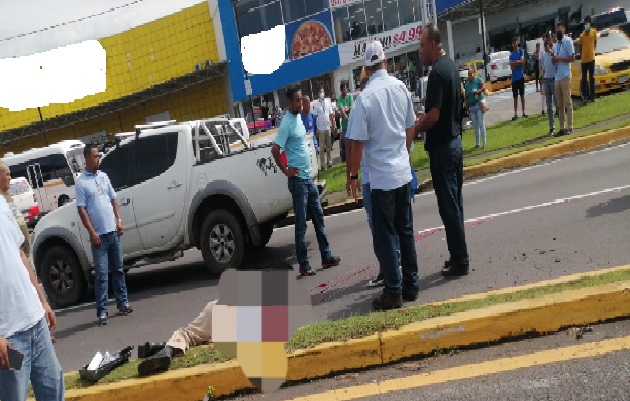 Según revelaron las autoridades, Venancio Saldaña Araúz cruzaba la vía interamericana cuando fue impactado. Foto. José Vásquez