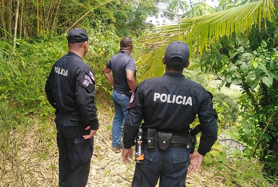 El cadáver estaba en un área boscosa del corregimiento de Cativá. Foto: Diomedes Sánchez 